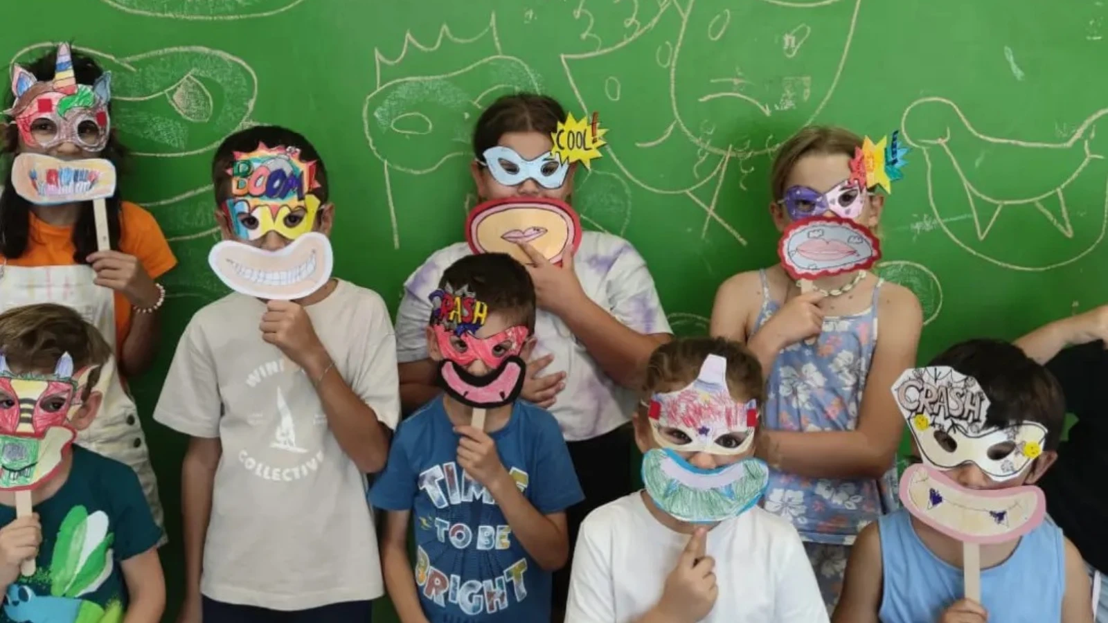 Niños celebrando su cumpleaños con Rayuela